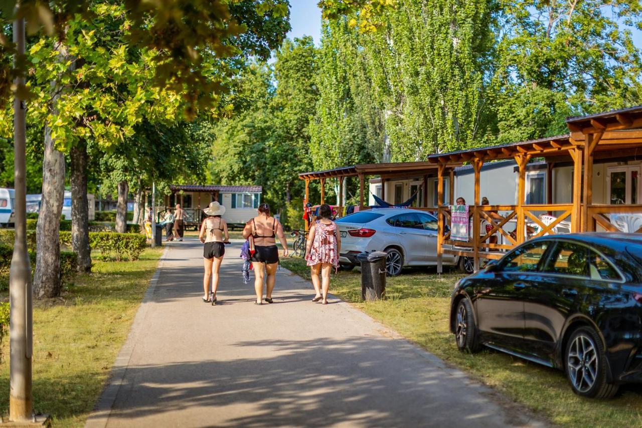 Balatontourist Fuered Camping & Bungalows Балатонфюред Екстер'єр фото