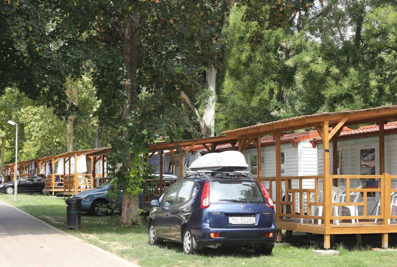 Balatontourist Fuered Camping & Bungalows Балатонфюред Екстер'єр фото